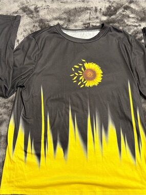 Sunflower Graphic Long-Sleeve Top - Black & Yellow